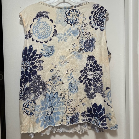 Embroidered Neckline Sleeveless - Picture 3 of 6